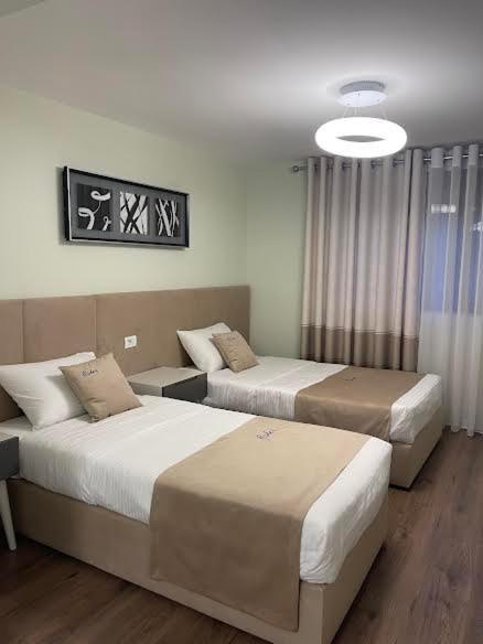 Essy'S Apartment Korce Exterior photo