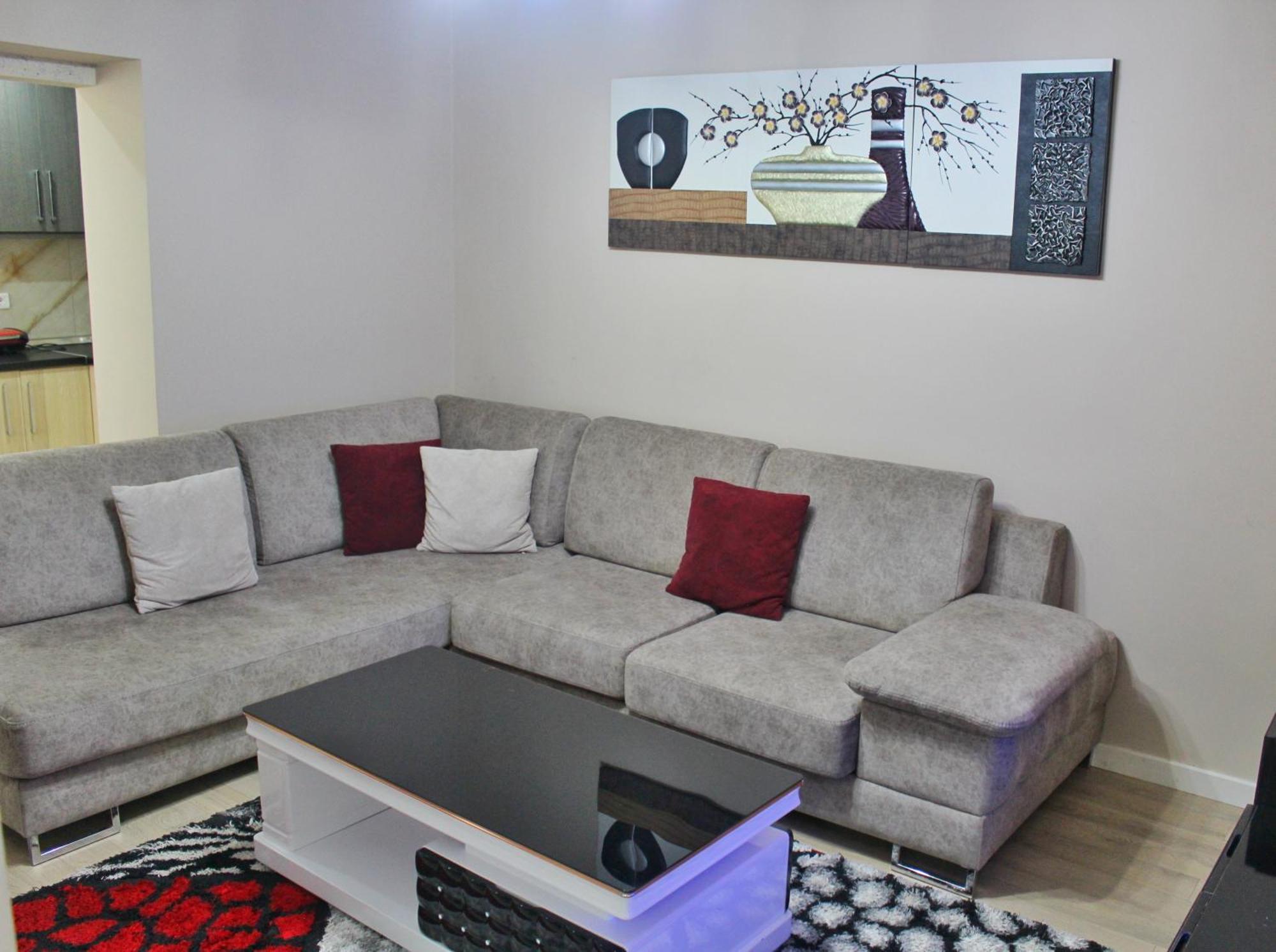 Essy'S Apartment Korce Exterior photo